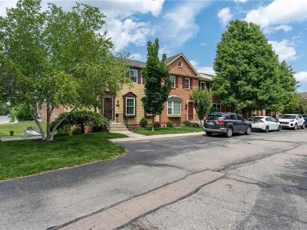 2701 N Kings Arms Circle, Centerville, OH 45440