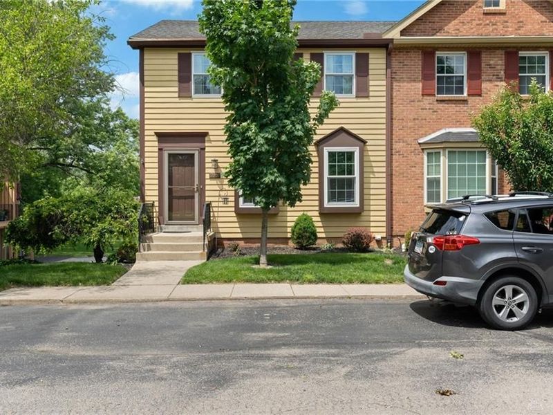 2701 N Kings Arms Circle, Centerville, OH 45440 Photo 2