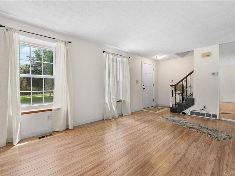 2701 N Kings Arms Circle, Centerville, OH 45440 Photo 8