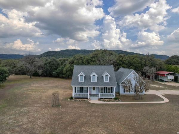 416 CATTAIL RD, Leakey, TX 78873