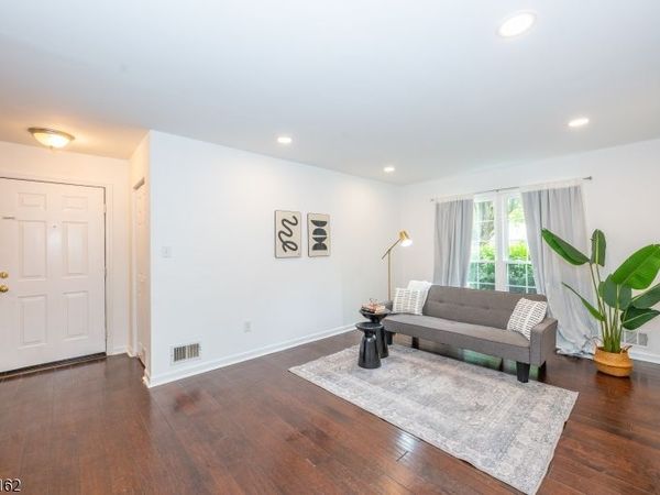 72 Cherry St, Jersey, NJ 07305