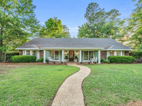 1207 Nottingham, Starkville, MS 39759