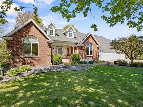 8045 SAQUARO COURT, Neenah, WI 54956