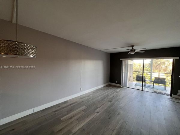 9440 SW 8th St , Unit 320, Boca Raton, FL 33428