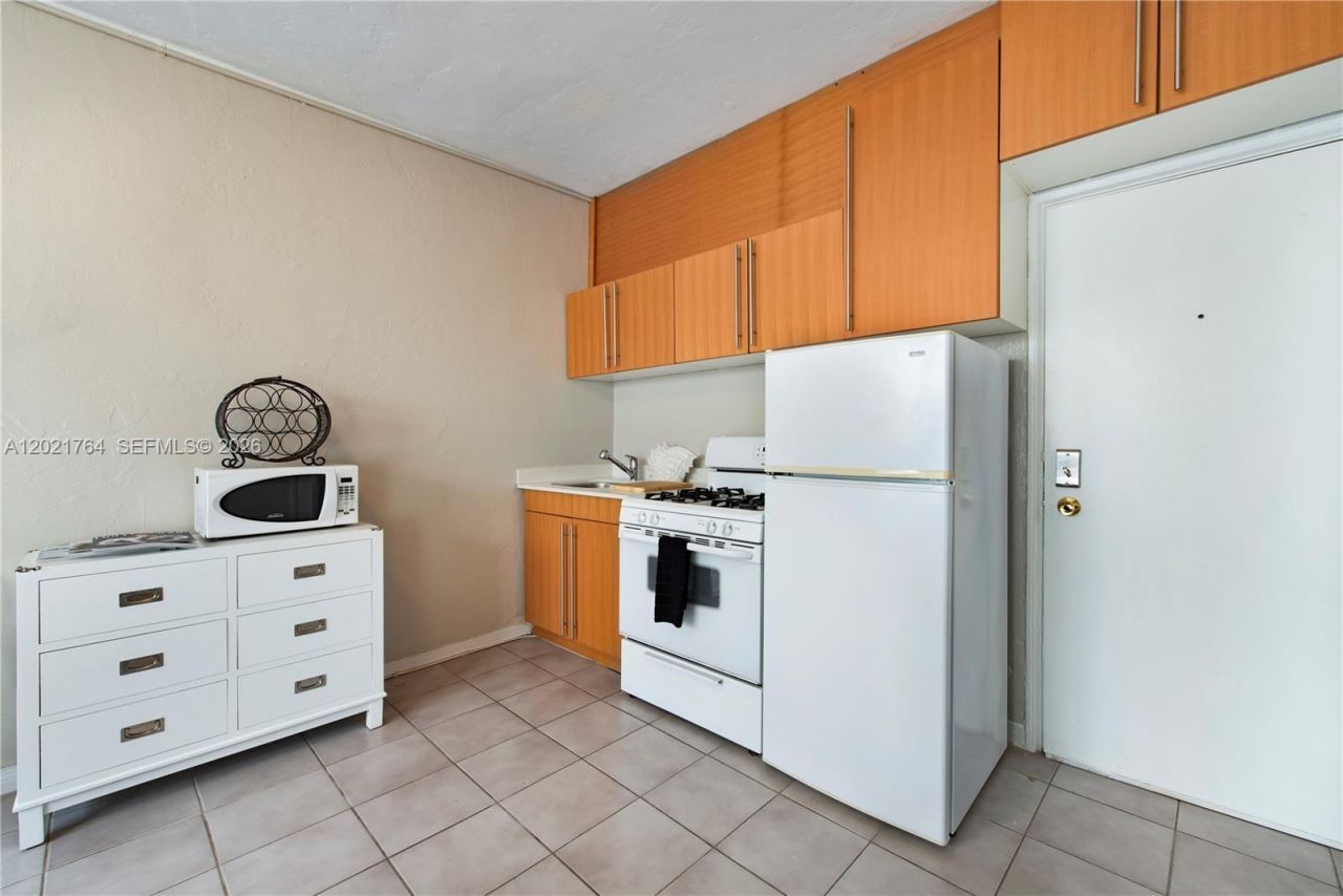 3710 Collins Ave , Unit N-305, Miami Beach, FL 33140 Photo