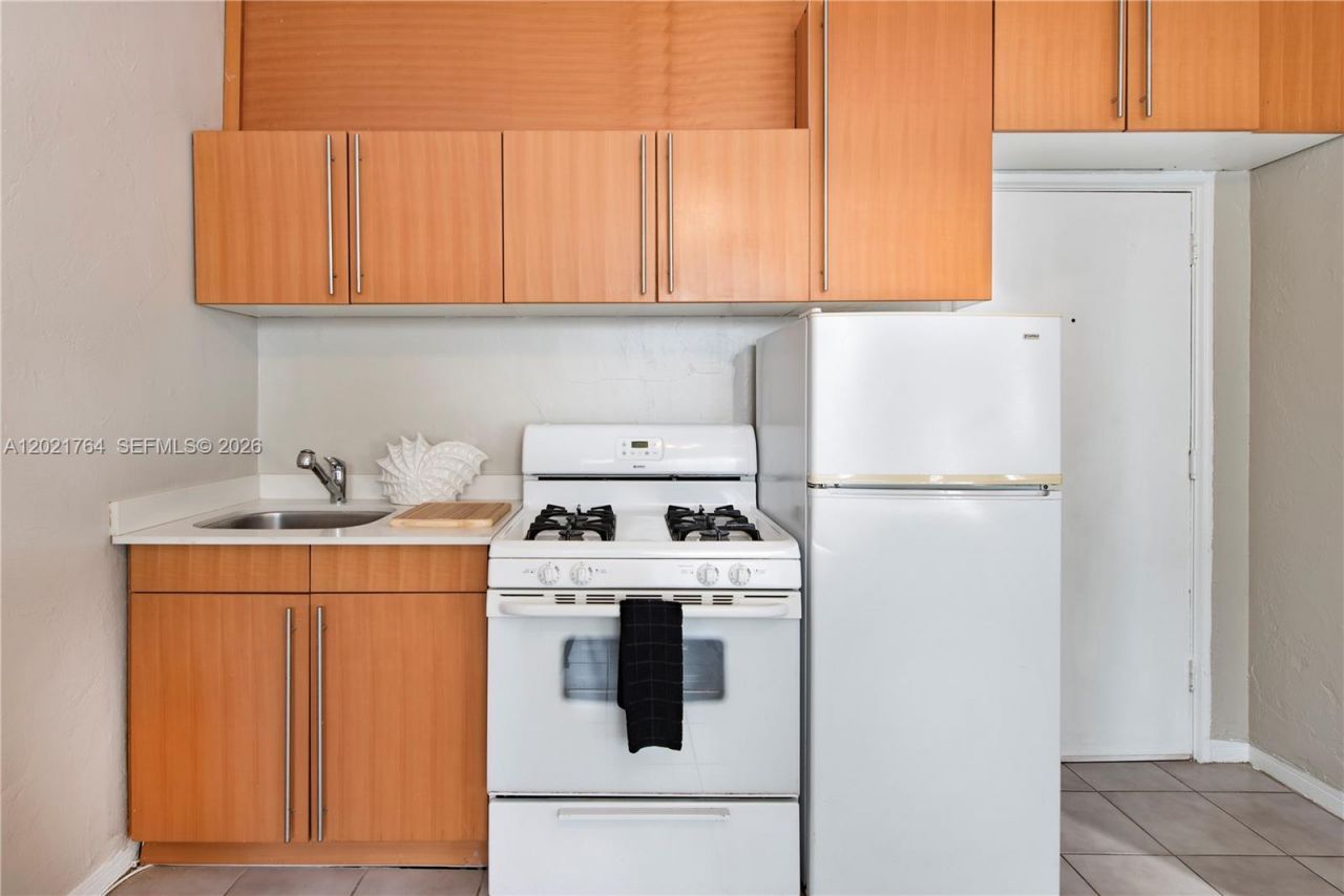 3710 Collins Ave , Unit N-305, Miami Beach, FL 33140 Photo