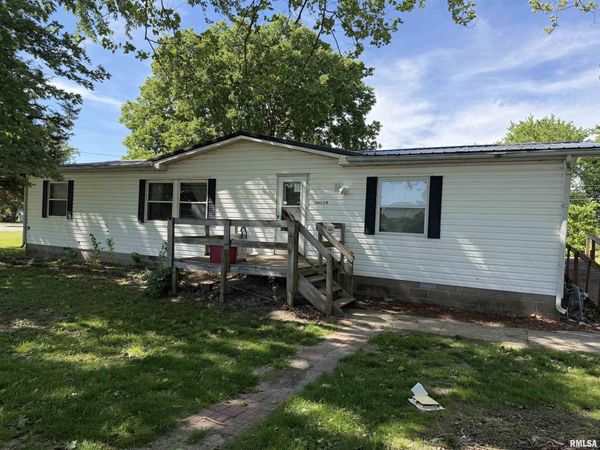 106 E ELM Street, Gladstone, IL 61437