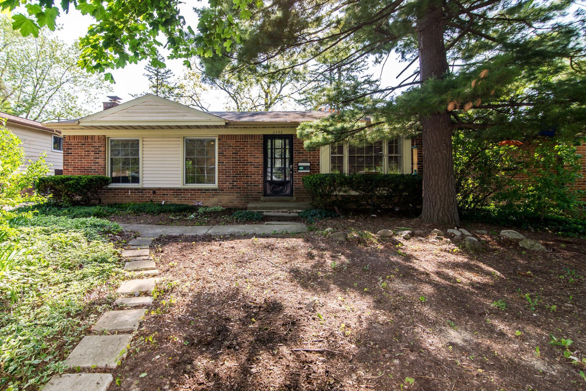 2432 Nixon Road, Ann Arbor, MI 48105 Main Photo
