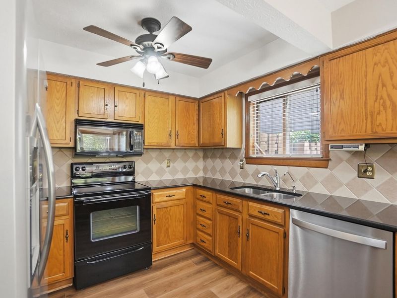 3155 Griggsview Court , Columbus, OH 43221 Photo 19