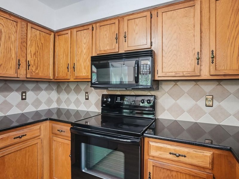 3155 Griggsview Court , Columbus, OH 43221 Photo 24