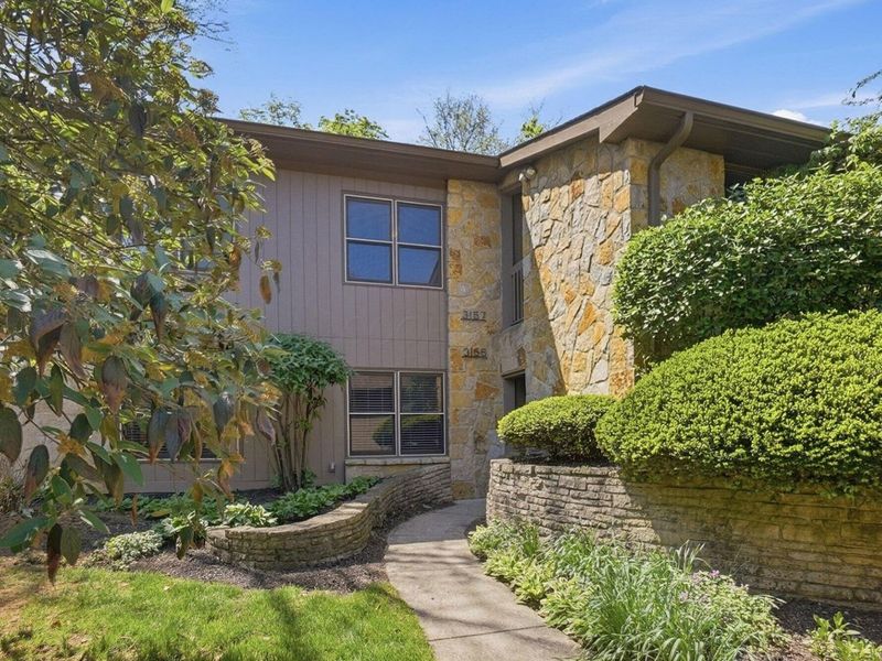 3155 Griggsview Court , Columbus, OH 43221 Photo 3