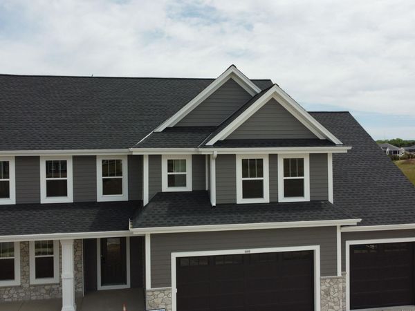 490 Talbots Woods Dr, Dousman, WI 53118
