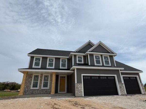 490 Talbots Woods Dr, Dousman, WI 53118
