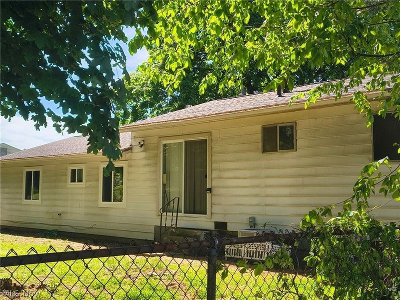 2347-2349 Nicholas Avenue , Akron, OH 44305 Photo 10