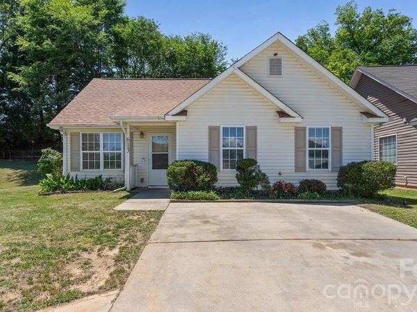 613 Hoskins Ridge Lane , Charlotte, NC 28216
