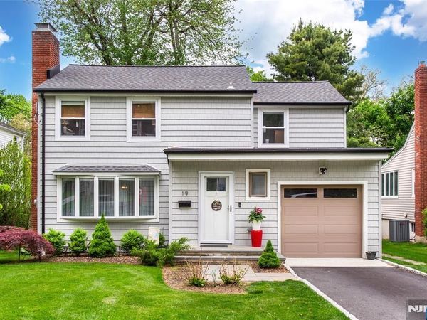 19 Plymouth Place, ROSELAND, NJ 07068