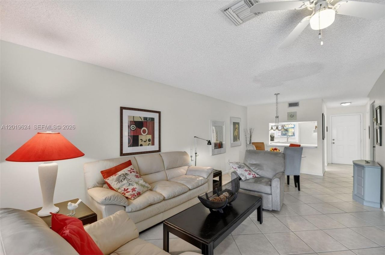 341 Waterside Dr , Unit 341, Hypoluxo, FL 33462 Photo