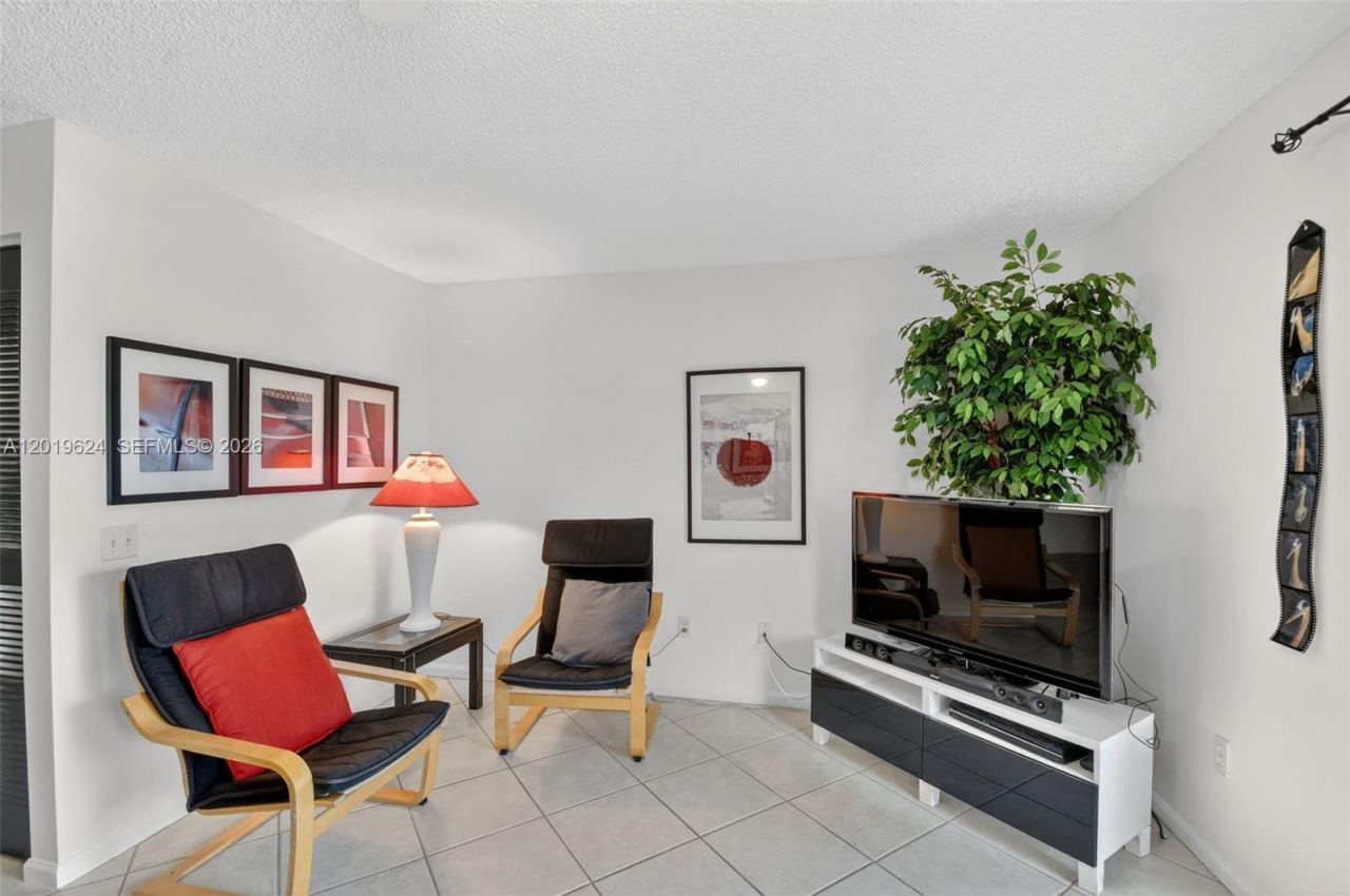 341 Waterside Dr , Unit 341, Hypoluxo, FL 33462 Photo