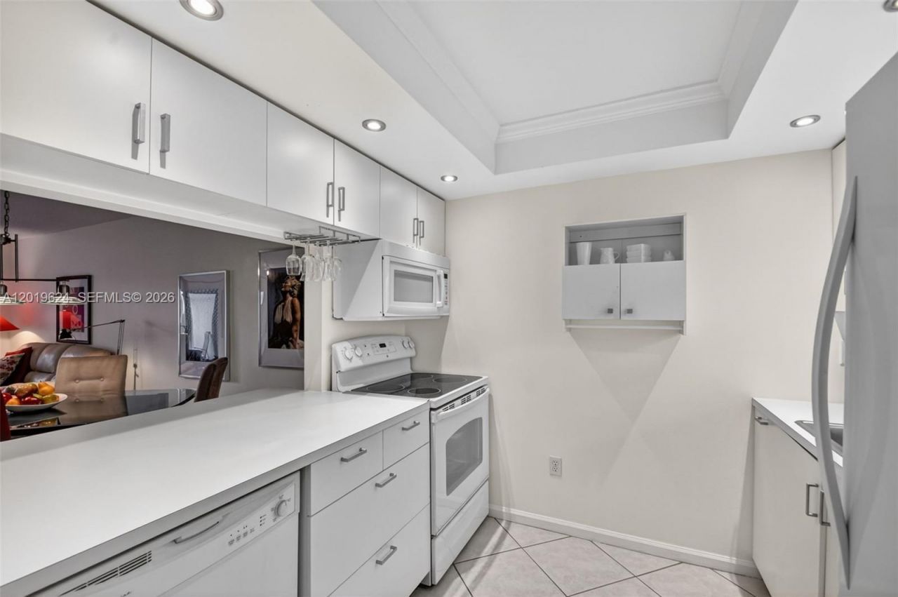 341 Waterside Dr , Unit 341, Hypoluxo, FL 33462 Photo
