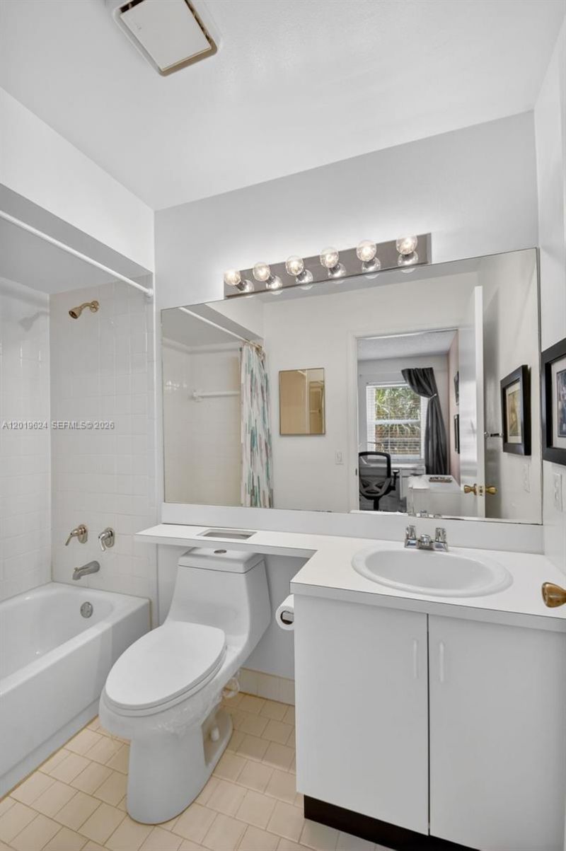 341 Waterside Dr , Unit 341, Hypoluxo, FL 33462 Photo