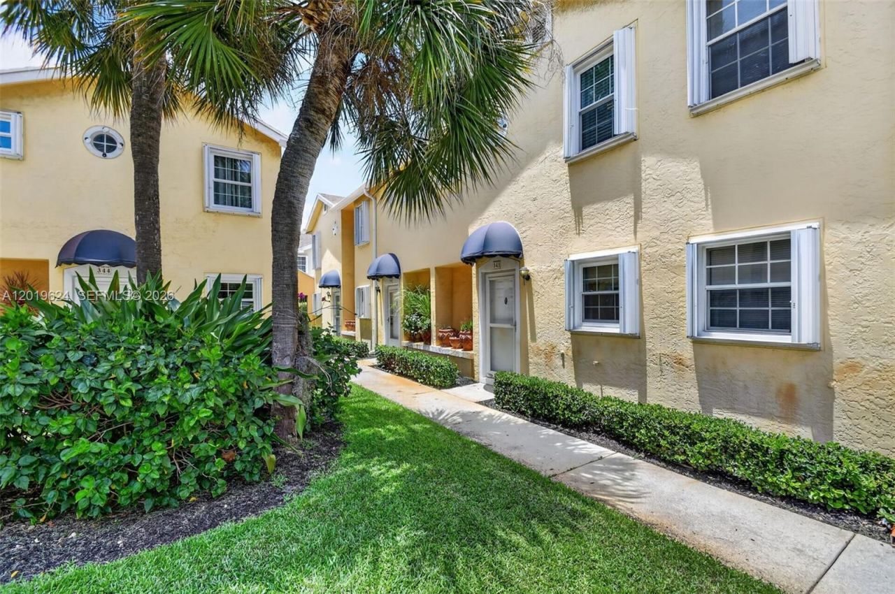 341 Waterside Dr , Unit 341, Hypoluxo, FL 33462 Photo