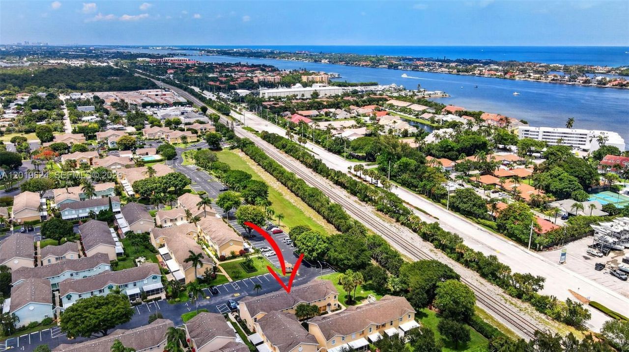 341 Waterside Dr , Unit 341, Hypoluxo, FL 33462 Photo
