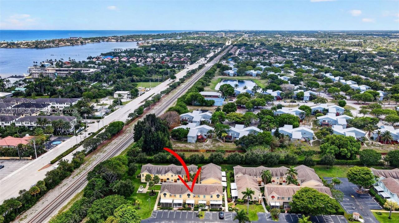 341 Waterside Dr , Unit 341, Hypoluxo, FL 33462 Photo