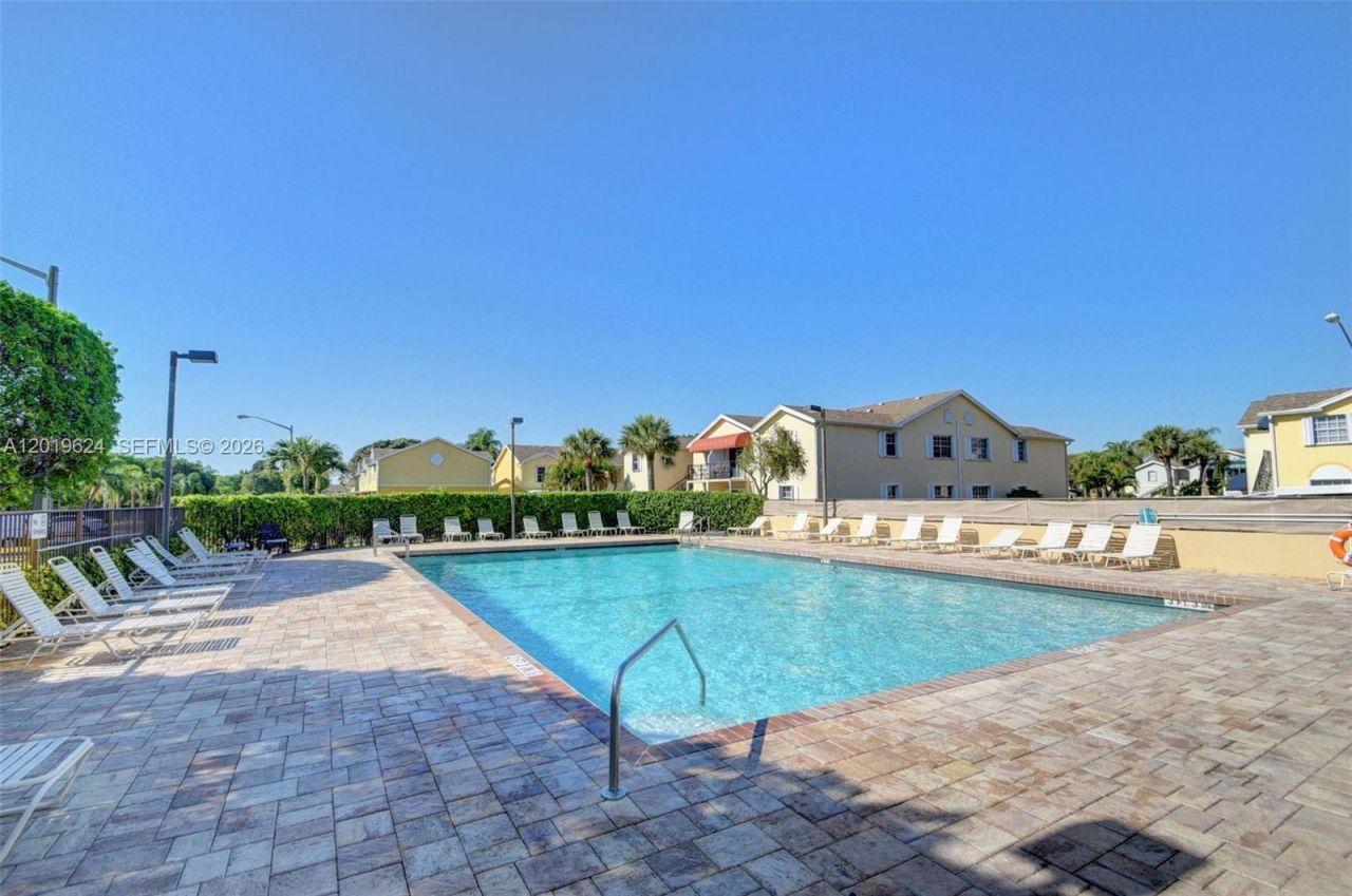341 Waterside Dr , Unit 341, Hypoluxo, FL 33462 Photo