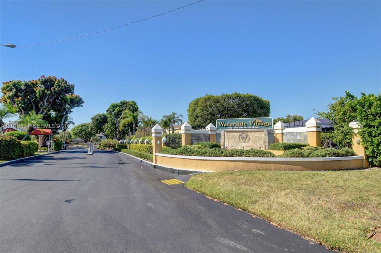 341 Waterside Dr , Unit 341, Hypoluxo, FL 33462 Photo