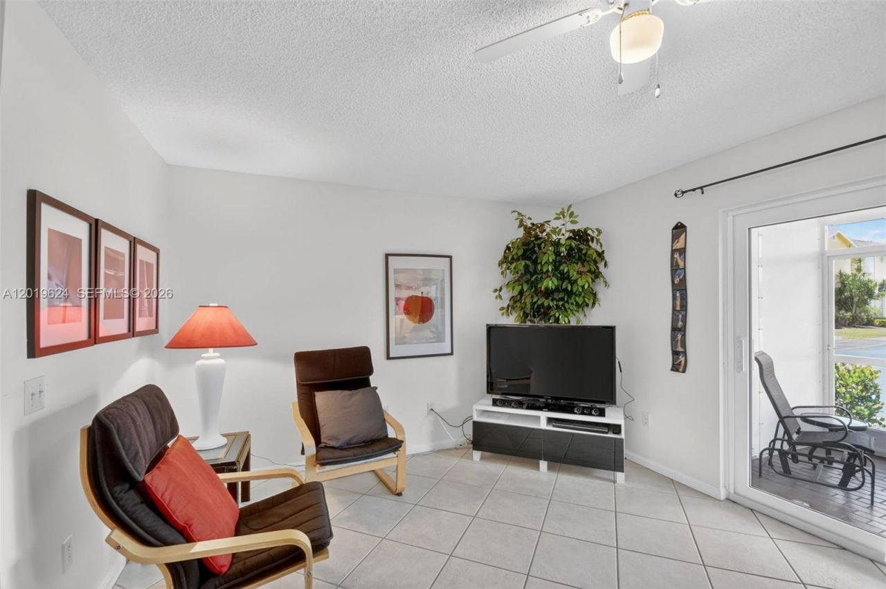 341 Waterside Dr , Unit 341, Hypoluxo, FL 33462 Photo
