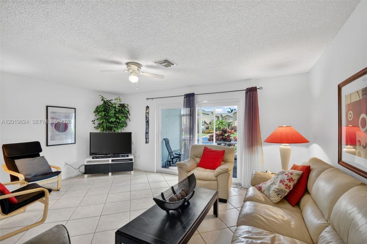 341 Waterside Dr , Unit 341, Hypoluxo, FL 33462 Photo