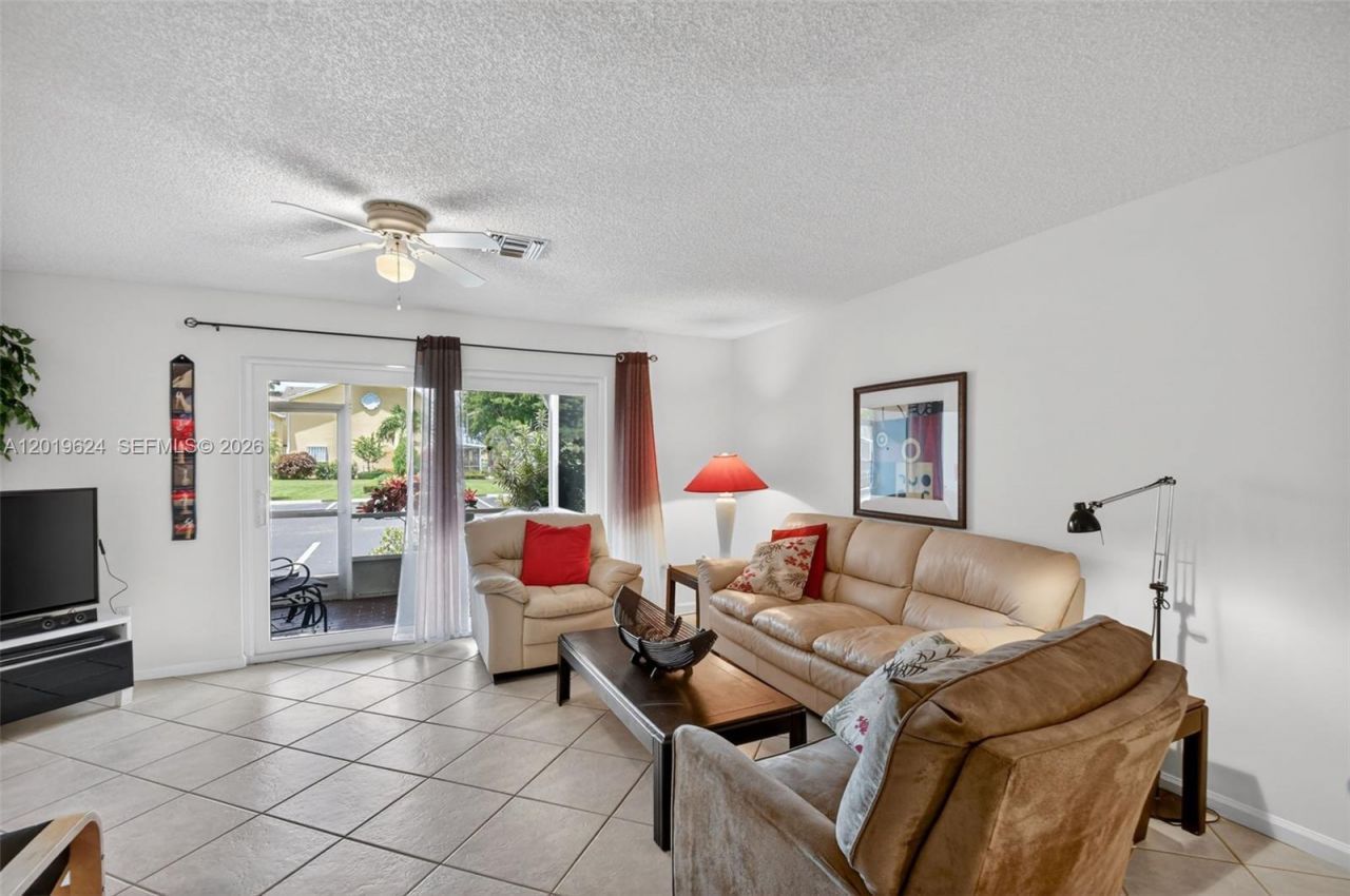341 Waterside Dr , Unit 341, Hypoluxo, FL 33462 Photo