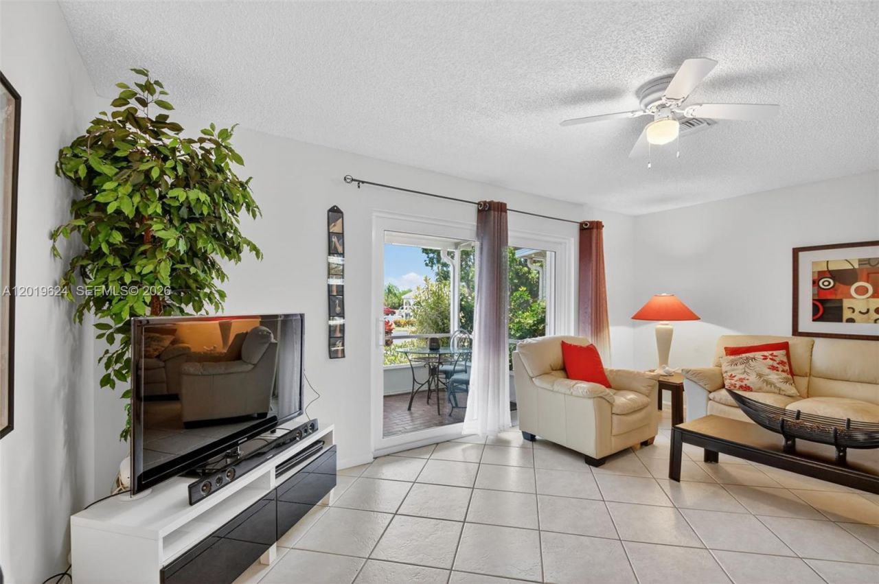 341 Waterside Dr , Unit 341, Hypoluxo, FL 33462 Photo