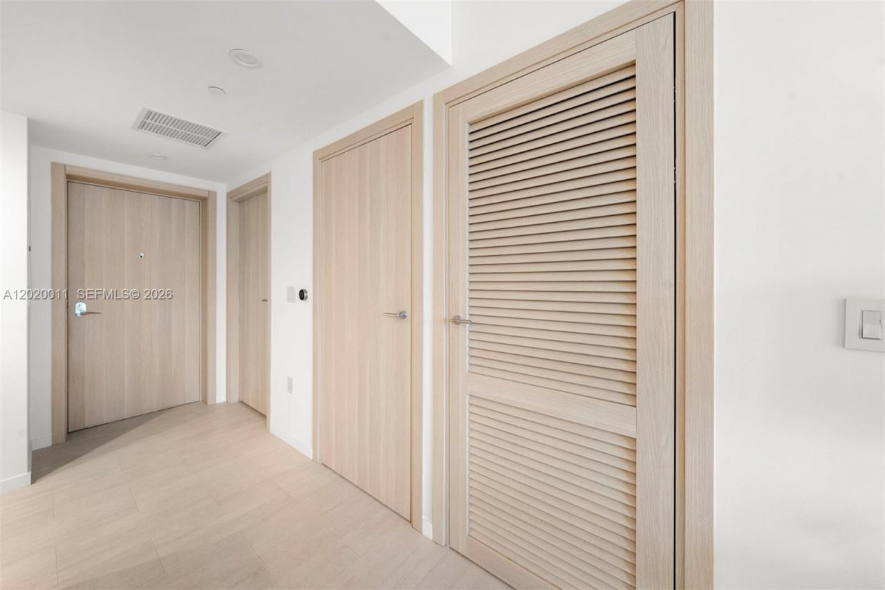 1000 Brickell Plz , Unit 4014, Miami, FL 33131 Photo