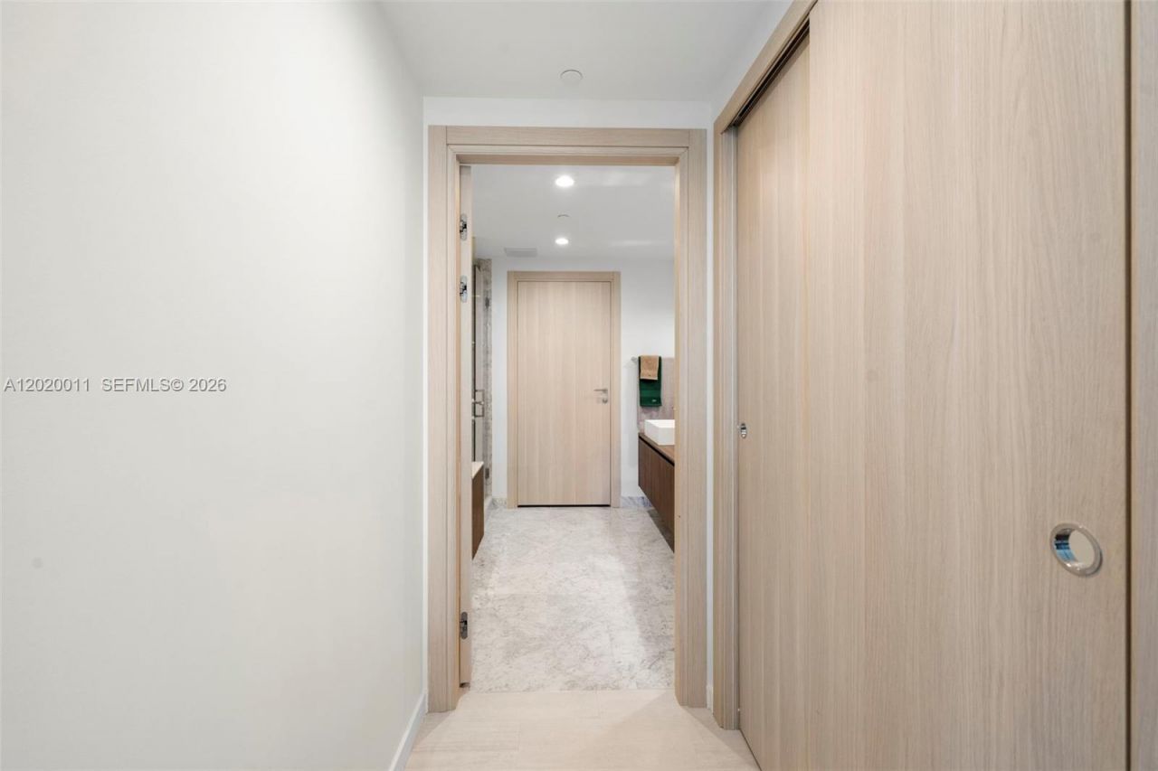 1000 Brickell Plz , Unit 4014, Miami, FL 33131 Photo