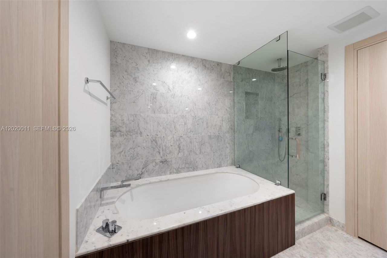 1000 Brickell Plz , Unit 4014, Miami, FL 33131 Photo