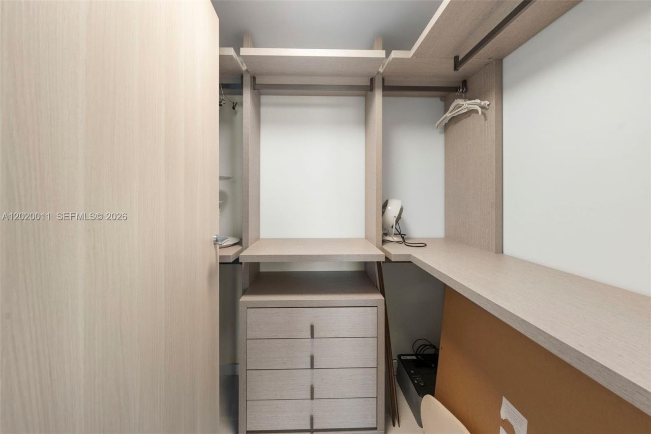 1000 Brickell Plz , Unit 4014, Miami, FL 33131 Photo