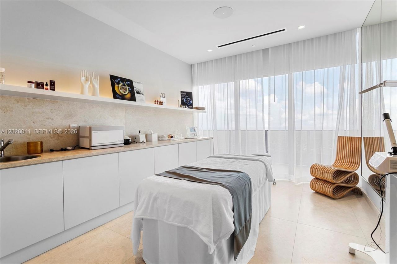 1000 Brickell Plz , Unit 4014, Miami, FL 33131 Photo