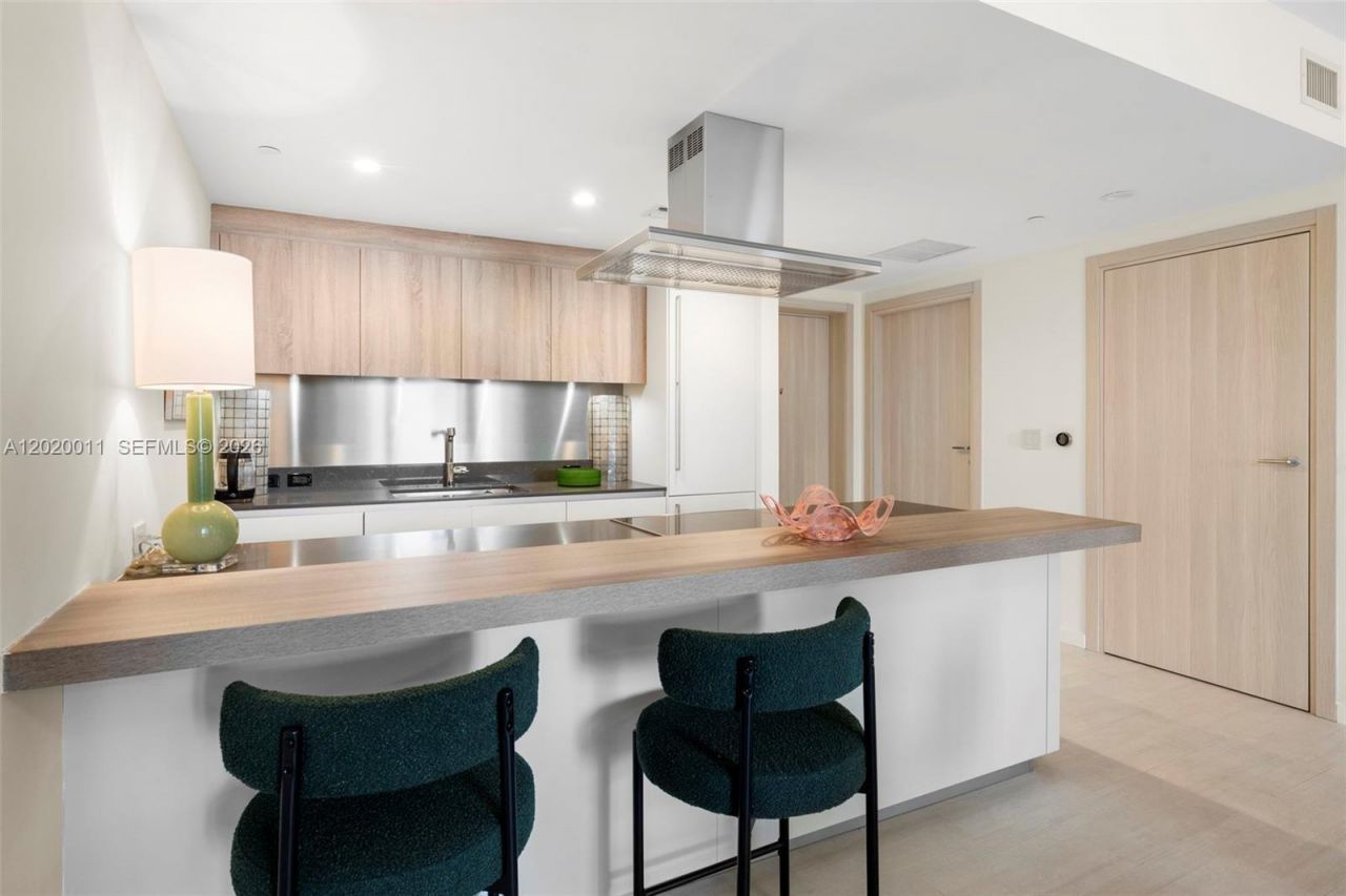 1000 Brickell Plz , Unit 4014, Miami, FL 33131 Photo