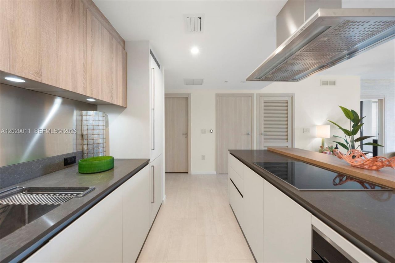 1000 Brickell Plz , Unit 4014, Miami, FL 33131 Photo