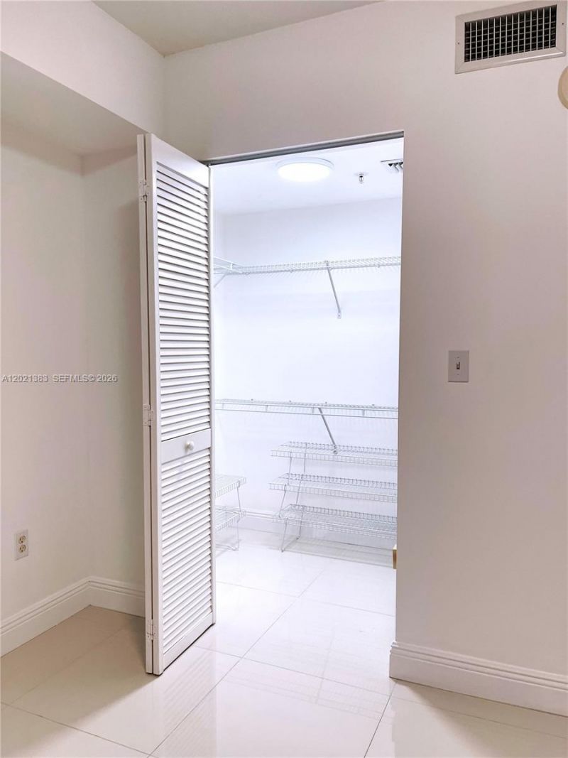 31 SE 5th St , Unit 2307, Miami, FL 33131 Photo