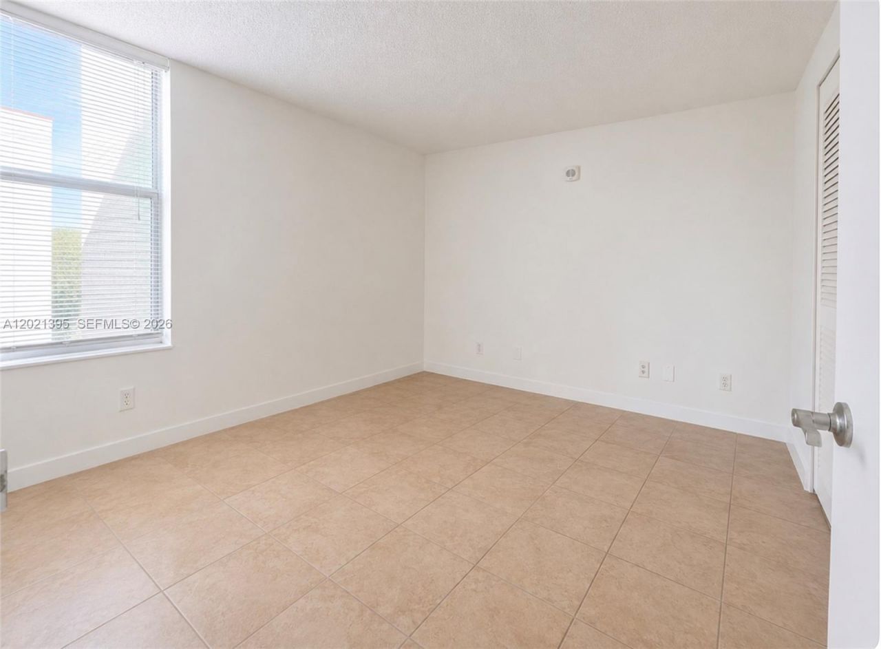 2020 NE 135th St , Unit 310, North Miami, FL 33181 Photo