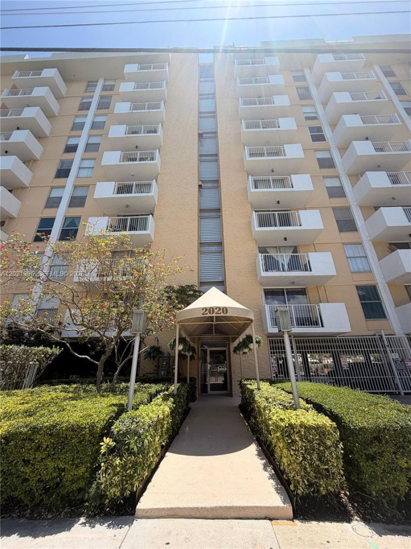 2020 NE 135th St , Unit 310, North Miami, FL 33181 Photo
