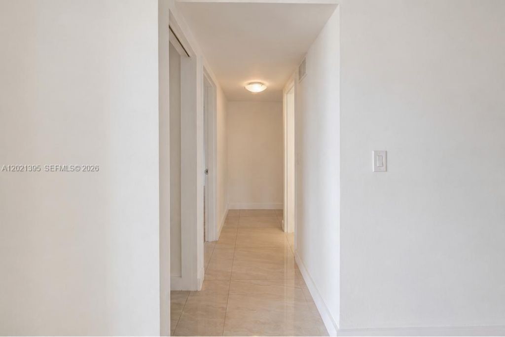 2020 NE 135th St , Unit 310, North Miami, FL 33181 Photo