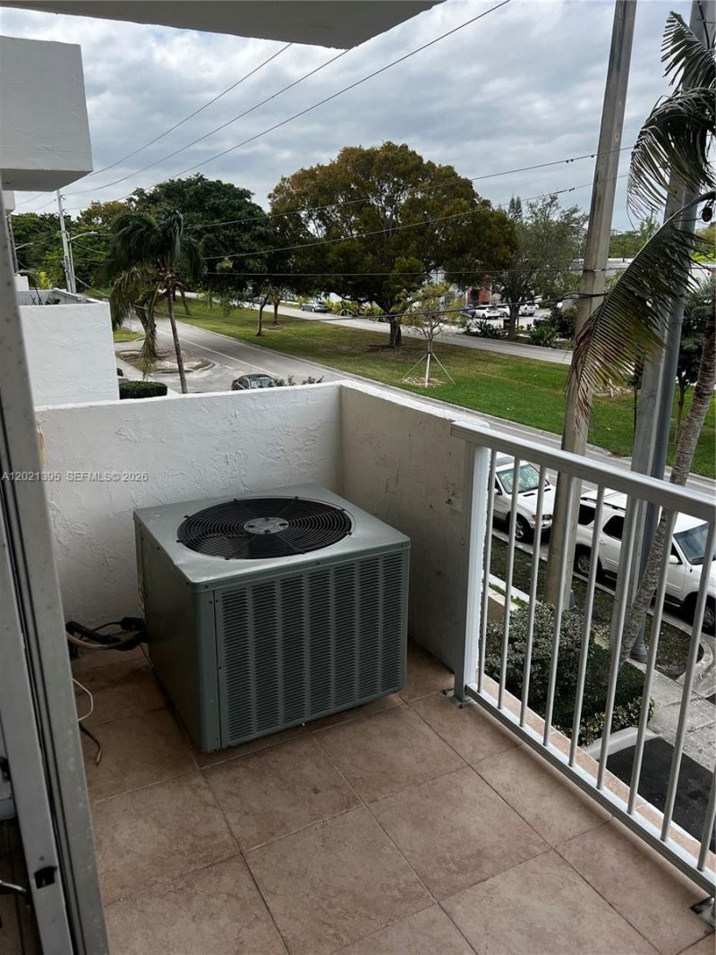2020 NE 135th St , Unit 310, North Miami, FL 33181 Photo
