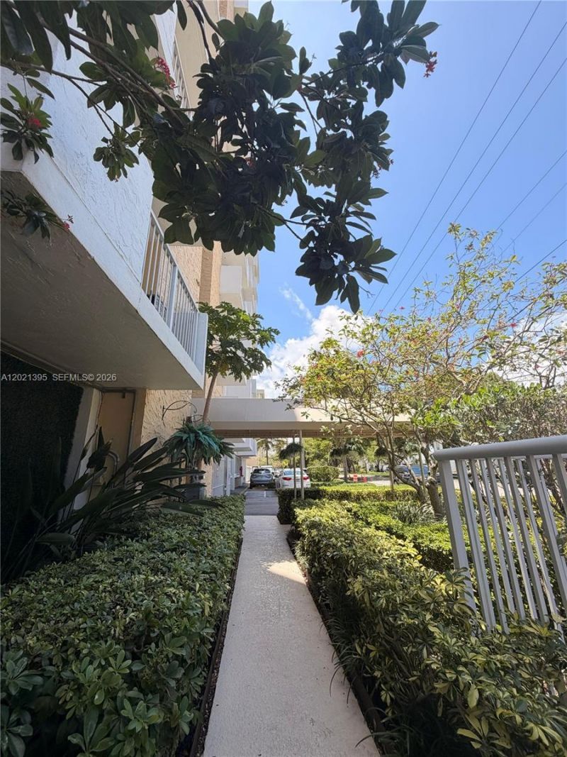 2020 NE 135th St , Unit 310, North Miami, FL 33181 Photo