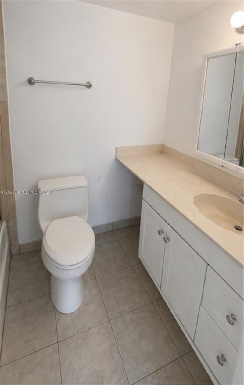 2020 NE 135th St , Unit 310, North Miami, FL 33181 Photo