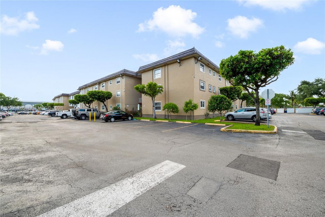 Please Call For Address, Unit 326, Hialeah, FL 33012 Photo