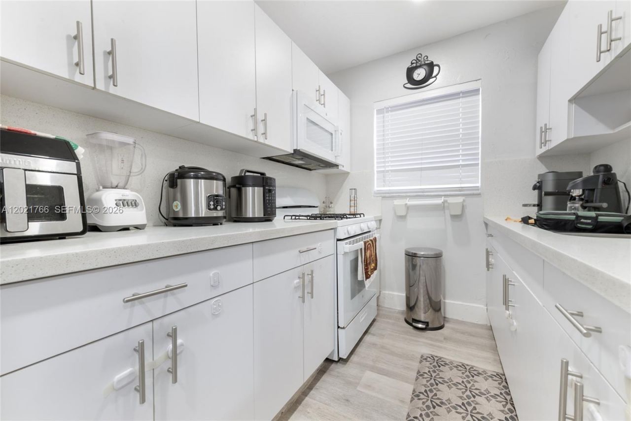Please Call For Address, Unit 326, Hialeah, FL 33012 Photo