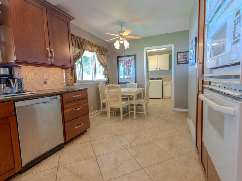 2704 Eastwood Drive, Sandusky, OH 44870 Photo 11